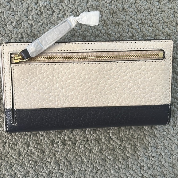 Kate Spade. Bay Street Stacey Wallet long bifold NWT Cream/ Navy pebbled leather - Picture 6 of 17